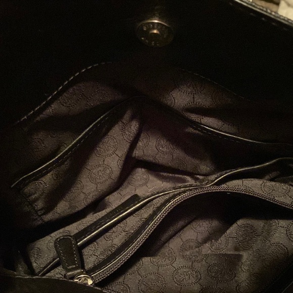 Michael Kors oversized, black with all silver hardware, handles and long strap - Picture 12 of 14